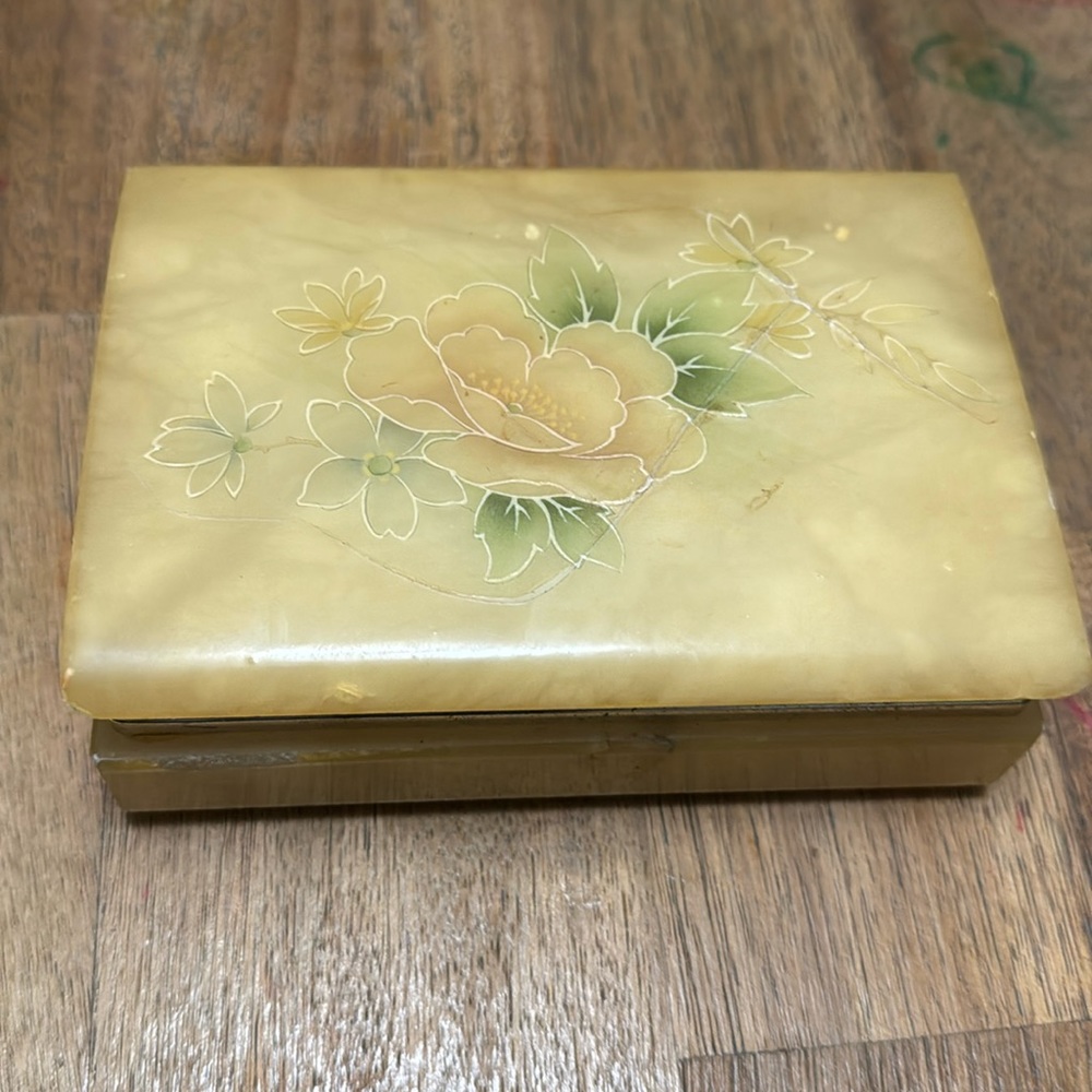 Vintage Genuine Alabaster Hand Carved Trinket Box Made In Italy Peach